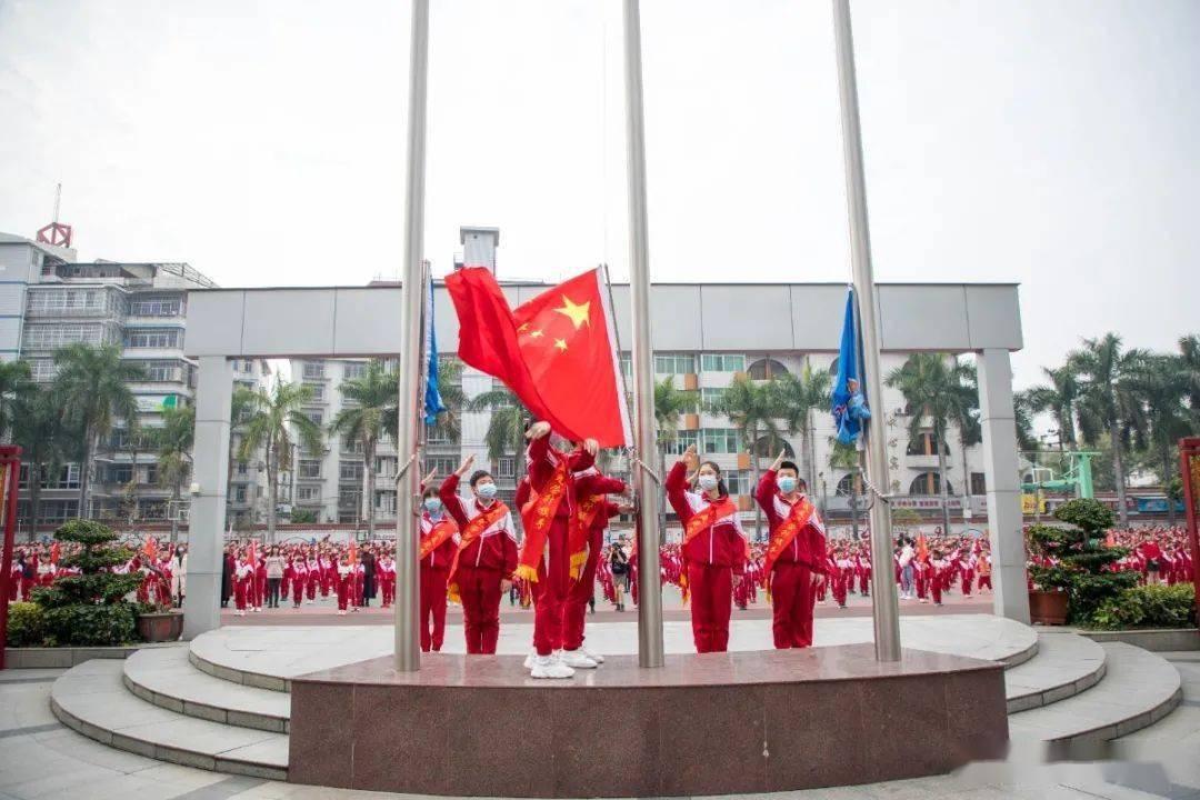 五彩几何塔