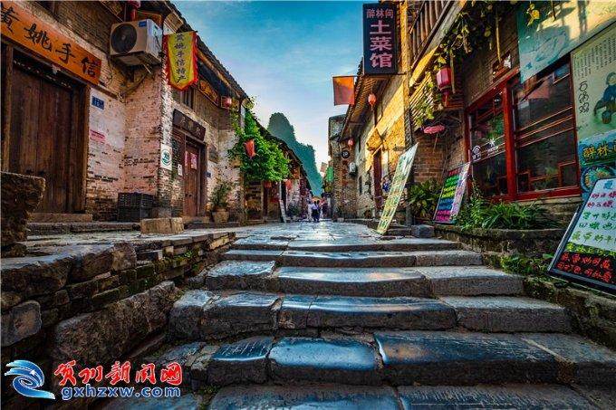 宋佳黑色长大衣+牛仔裤,看见姐就明白,老公是一种态度